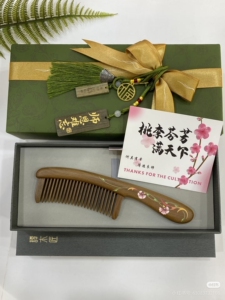 谭木匠正品礼盒康乃馨 镶齿工艺木梳 创意礼物送家人 教师节力推