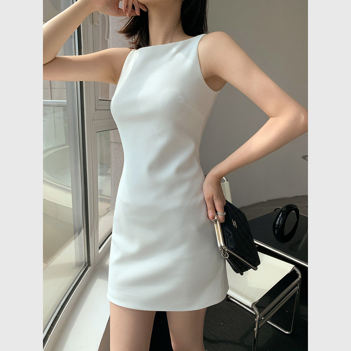 白色无袖背心裙女夏小个子绝美漂亮气质高级感修身短款吊带洋装