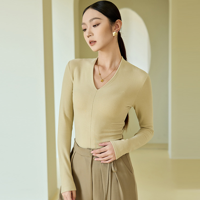 2024女士德绒性感V领纯色春秋冬季修身内搭长袖气质打底衫