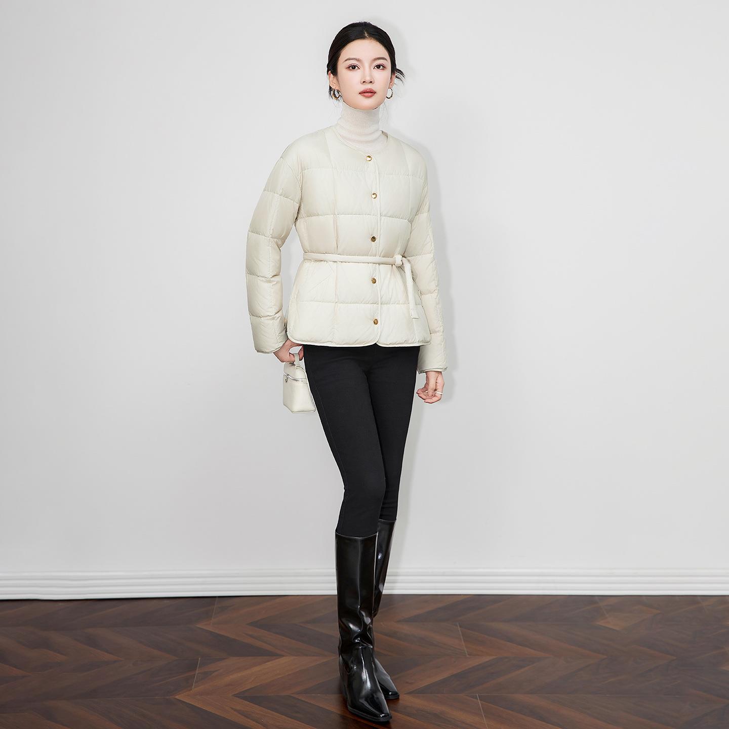 巨好看的冬装外套厚白鸭绒轻盈保暖加厚圆领羽绒服系带收腰显瘦修