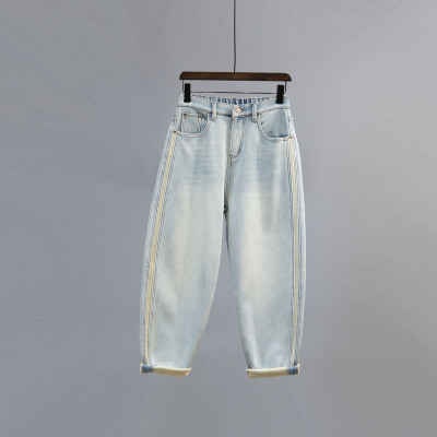 浅蓝色后松紧腰复古哈伦牛仔裤