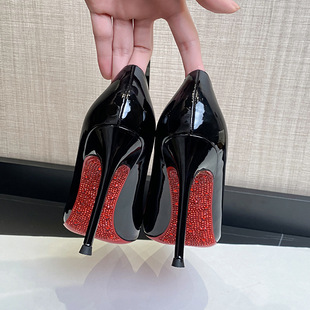 水钻红底高跟鞋女细跟2025新款婚鞋绝美性感黑色漆皮侧空尖头单鞋