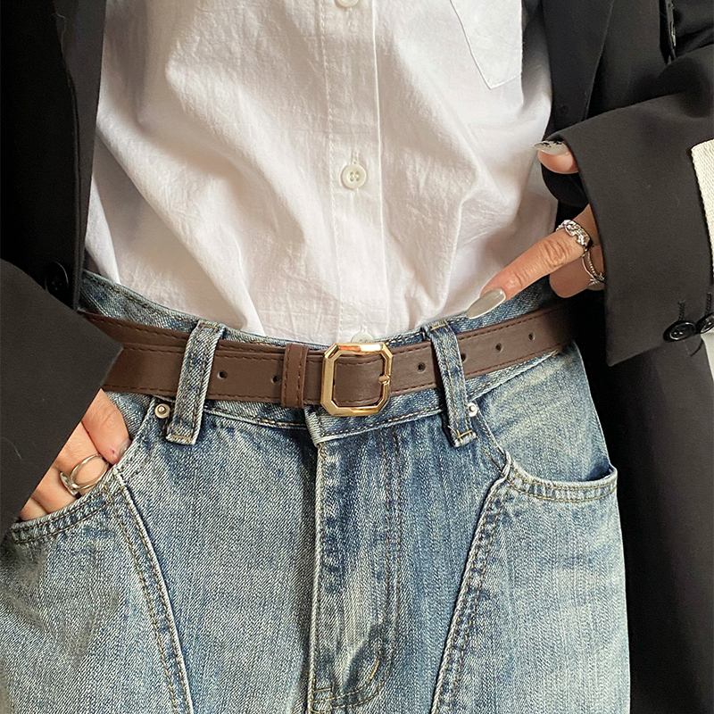 复古咖色皮带女款2025新款设计感