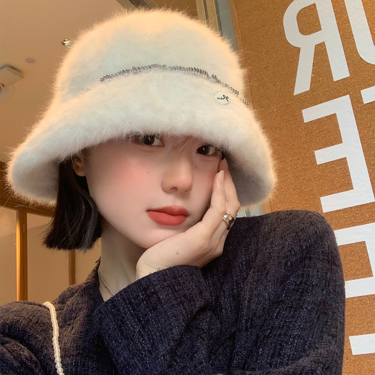 高级感白色毛茸茸兔毛渔夫帽秋冬