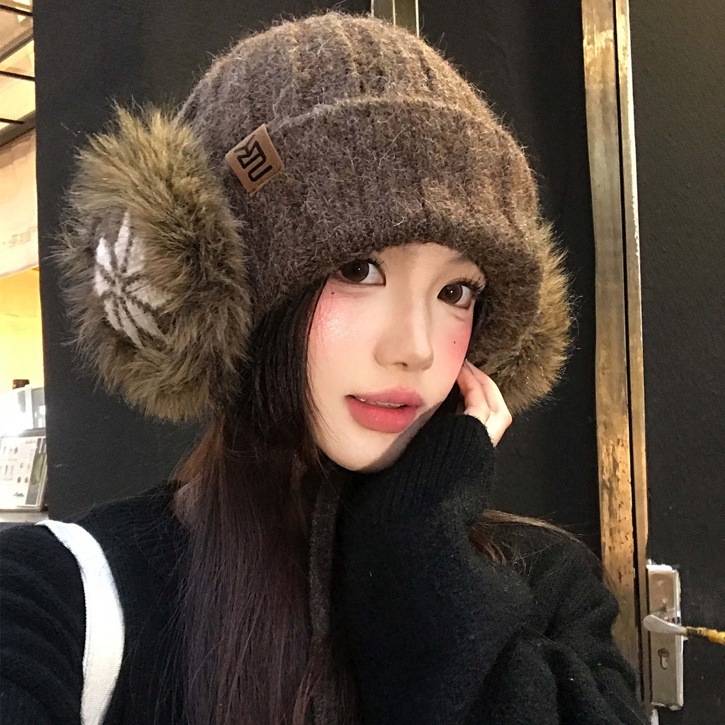可拆卸毛绒针织耳罩帽子一体女冬季复古保暖显脸小防寒护耳毛线帽