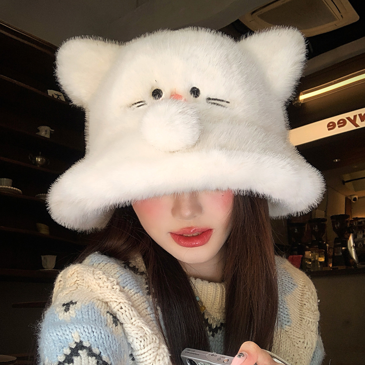 白色可爱猫咪字母双面毛绒渔夫帽子女冬季防寒保暖显脸小水桶盆帽