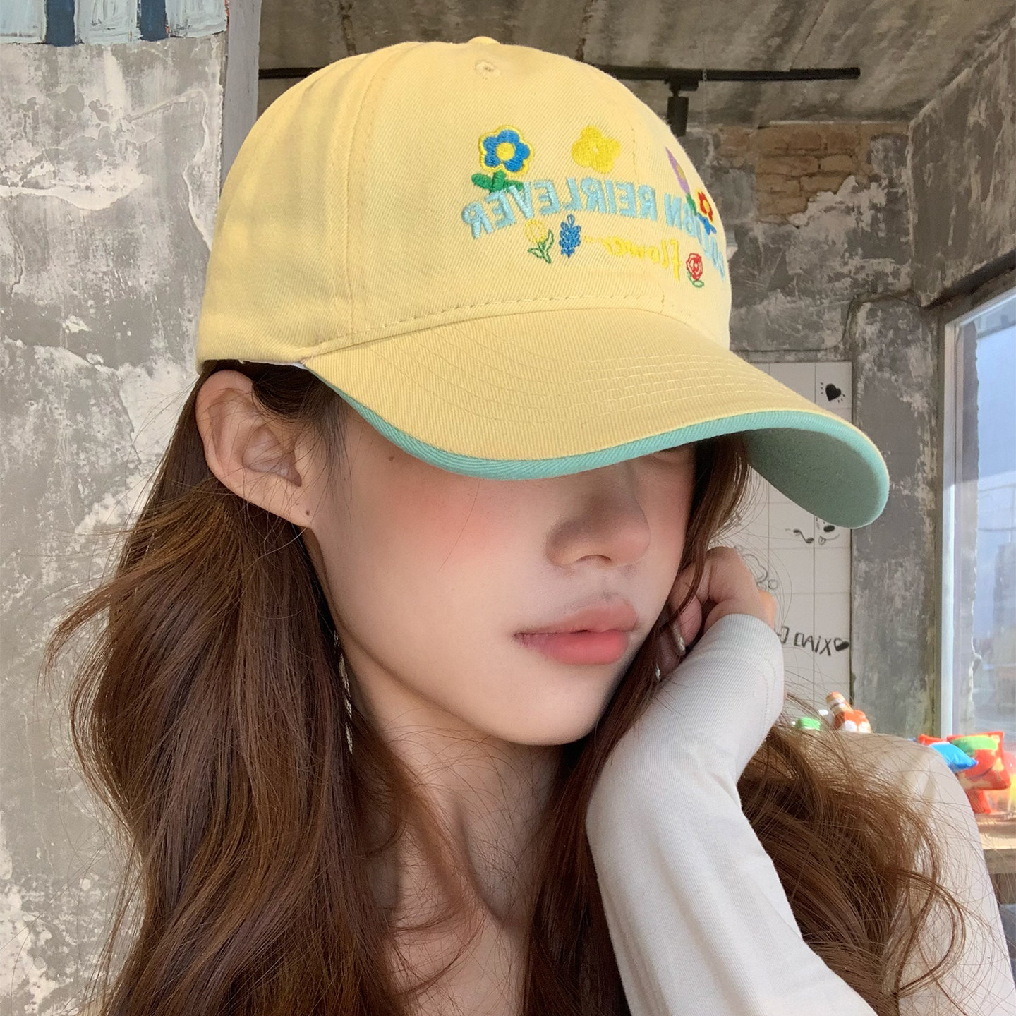 卡通花朵刺绣黄色棒球帽女款大头围加深显脸小宽帽檐硬顶鸭舌帽子