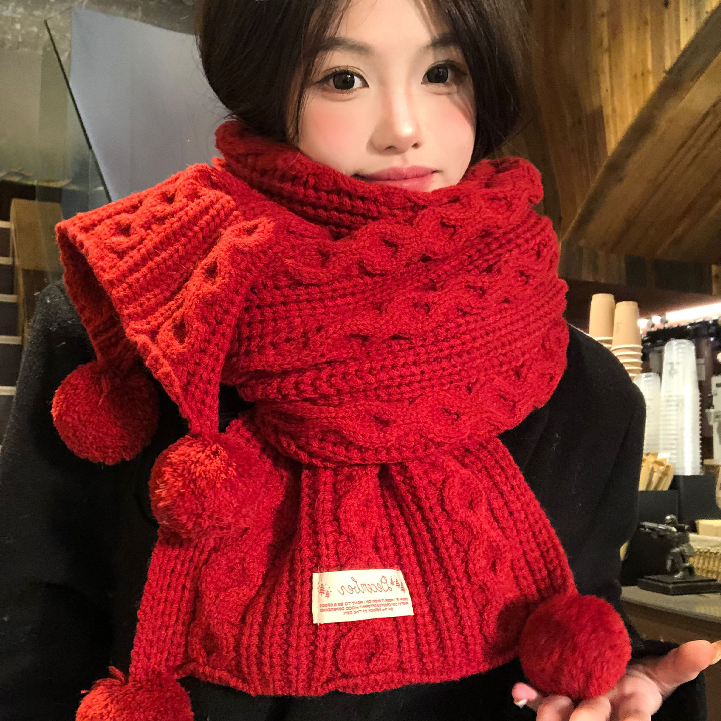 新年红色毛球麻花针织毛线围巾女冬季2025新款保暖加厚高级感围脖