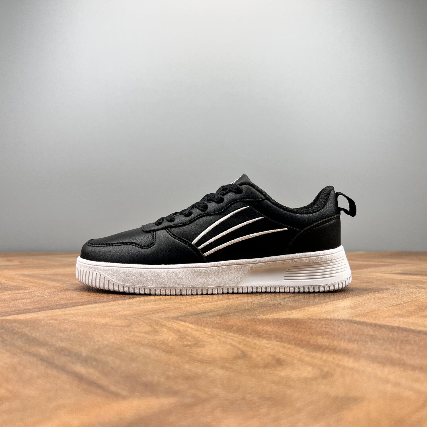 稀缺外贸女黑色皮面板鞋厚底百搭女士运动休闲鞋低帮轻质浅口单鞋