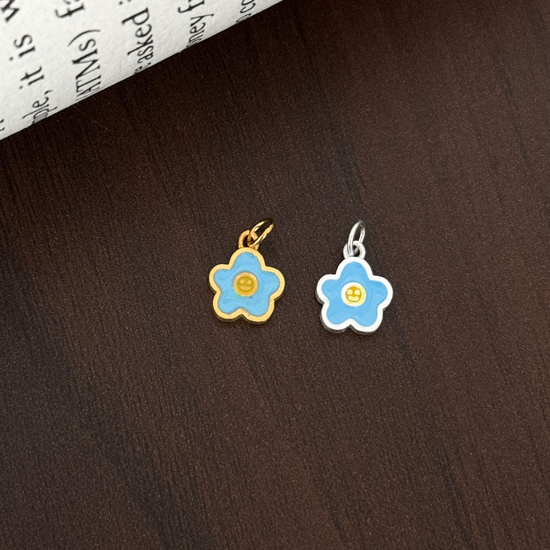 可爱卡通笑脸花朵挂件 S999足银滴胶挂件diy手链项链手串盘缠配件