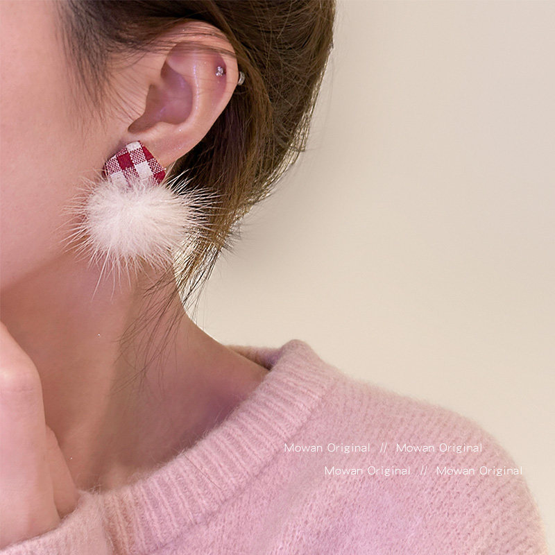 秋冬仿貂毛爱心耳钉2025新款爆款高级感气质大气耳环精致耳坠配饰,饰品/流行首饰/时尚饰品新,耳钉,淘宝优惠券,粉丝福利购,淘宝优惠卷