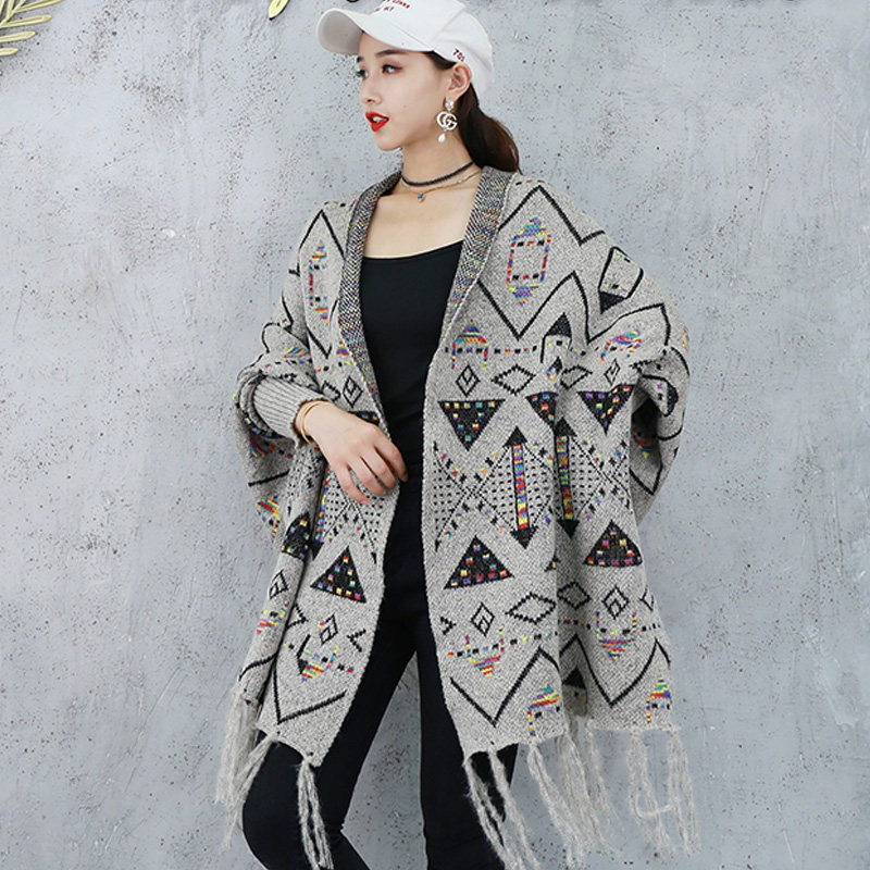 春秋新款东巴文字民族披肩女中长款带袖斗篷式毛衣外套流苏上衣厚