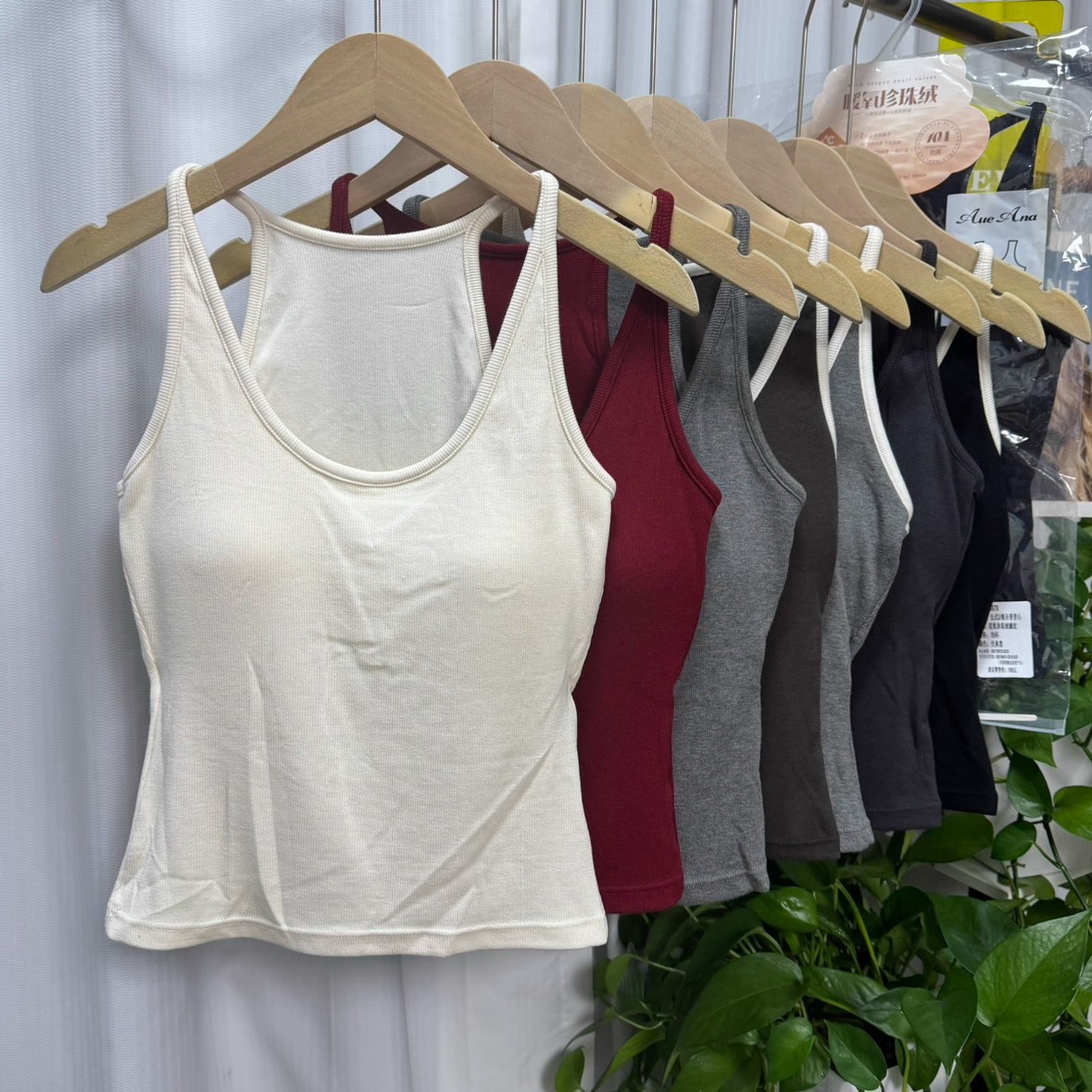 秋冬磨毛吊带带胸垫背心复古撞色打底内搭美背吊带背心文胸一体式