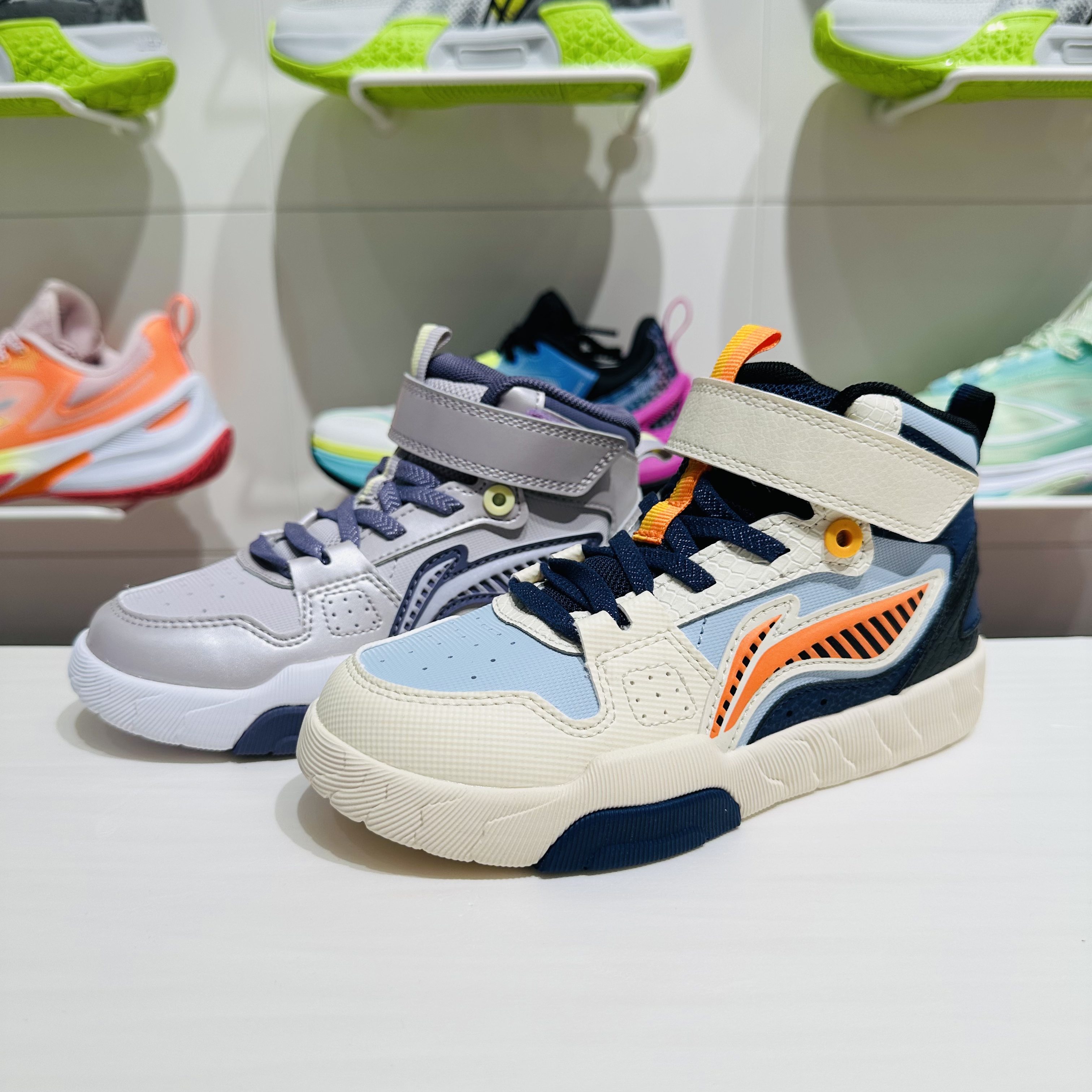 李宁童鞋2025冬款男童小童运动板鞋女孩加绒革面防水魔术贴休闲鞋