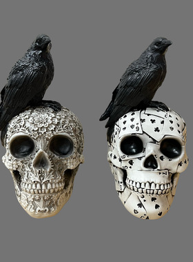 跨境平台树脂扑克牌骷髅头摆件家居万圣节工艺品人体骨骼装饰摆件