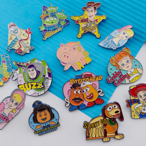 玩具胸针巴斯光年动漫周边