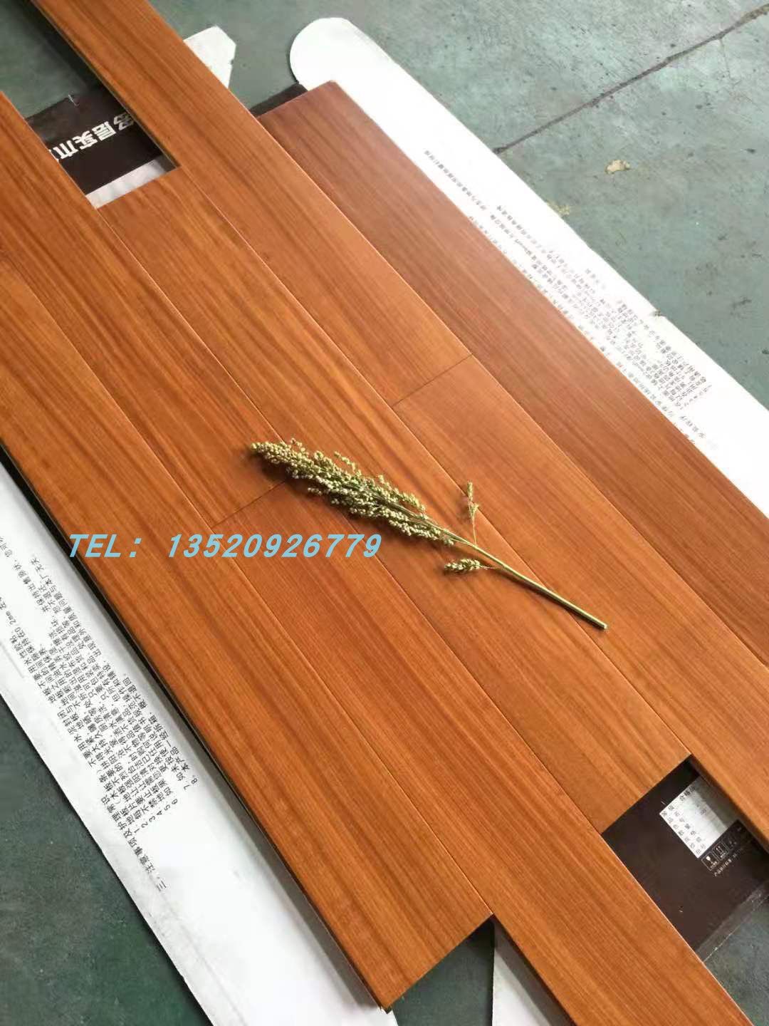 柚木王多层实木复合地板 金丝柚环保耐磨 人字拼花 室内卧室 家用