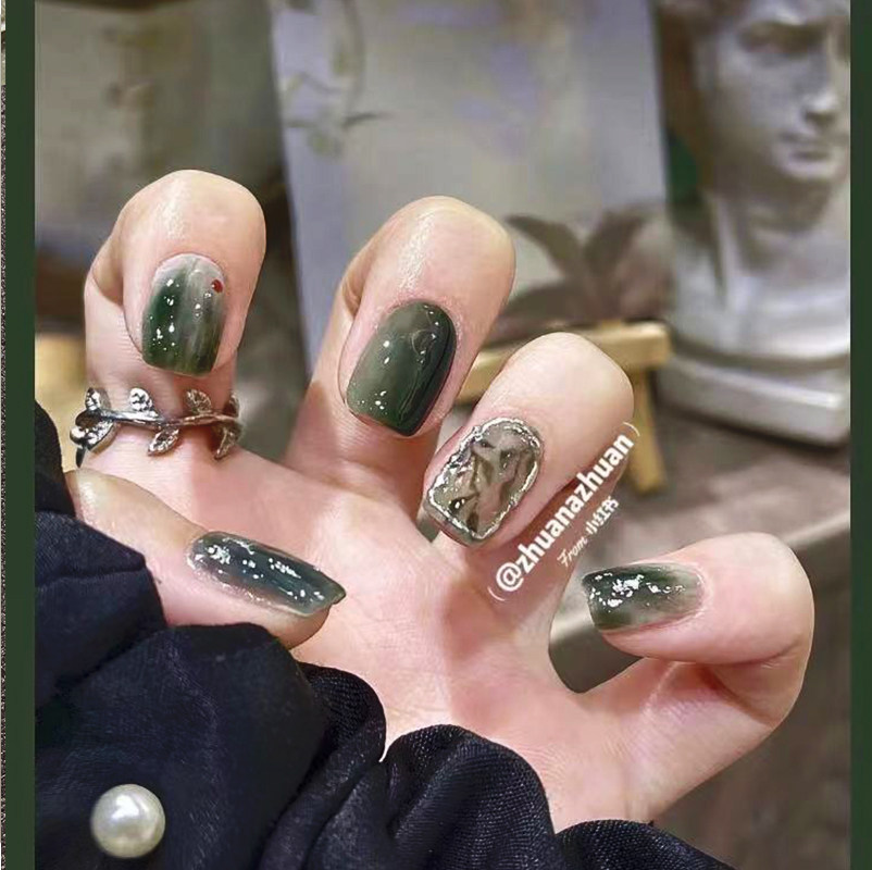 小红书拆卸美甲贴穿戴甲甲片指甲贴成品假指甲小叶子晕染墨绿银箔