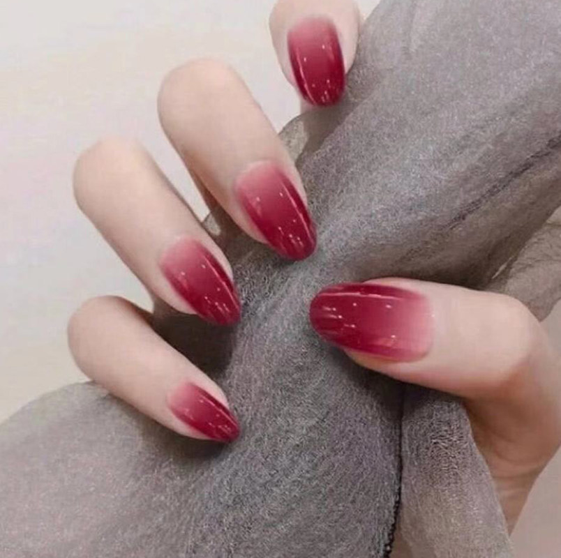 sissicat美甲成品酒红渐变显白短款纯色简约拆卸穿戴甲假指甲