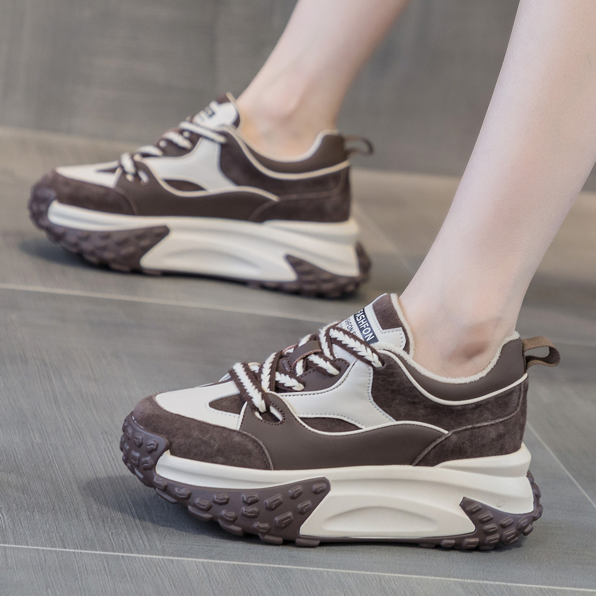 ZFCQ春秋单里运动2026新款轻便百搭真皮休闲运动内增高老爹鞋女款