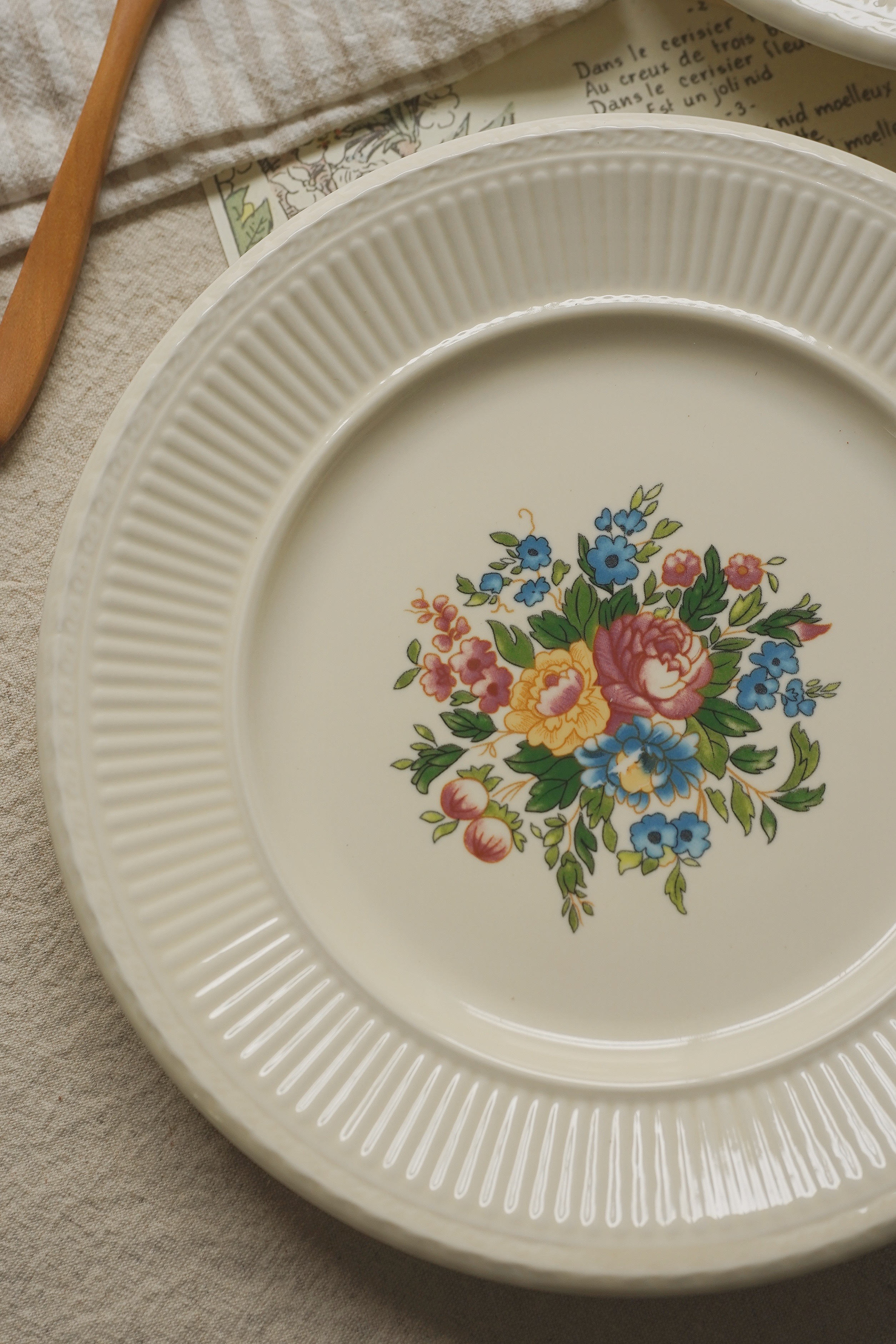 中古现货|Wedgwood 浮雕高颜值平盘圆形家用欧式盘子碟子餐具陶瓷
