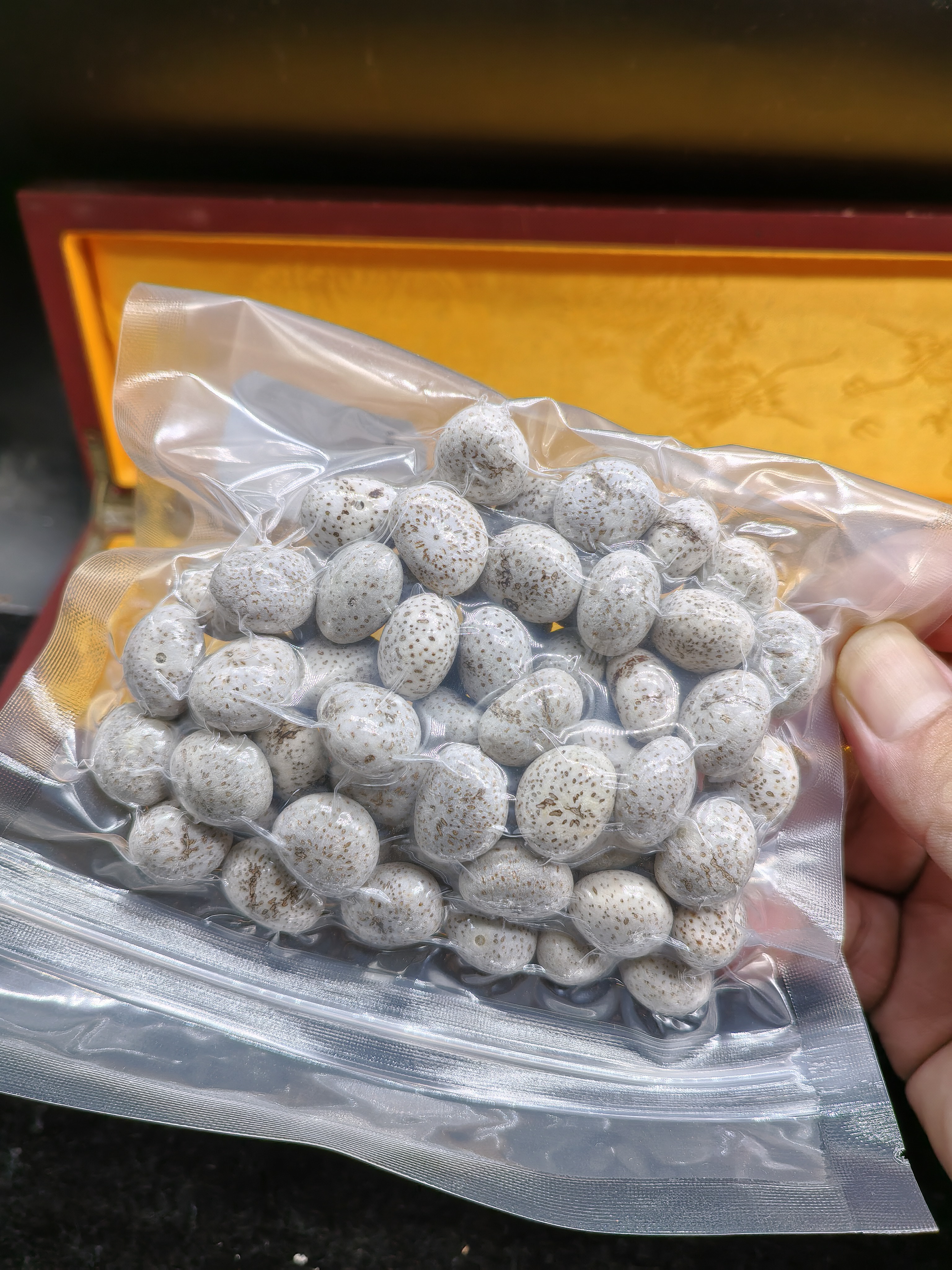 海南星月菩提原生态奶白原料颗数68颗大概籽厚10到12mm