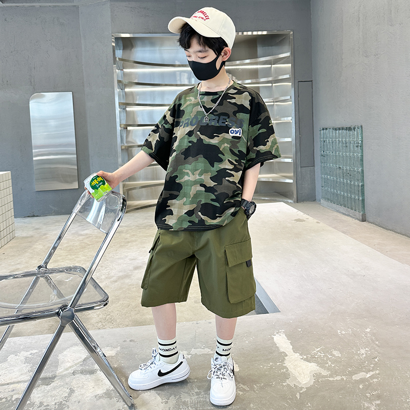 男童夏装套装2025新款中大童迷彩绿色时髦工装短袖儿童夏款军训服