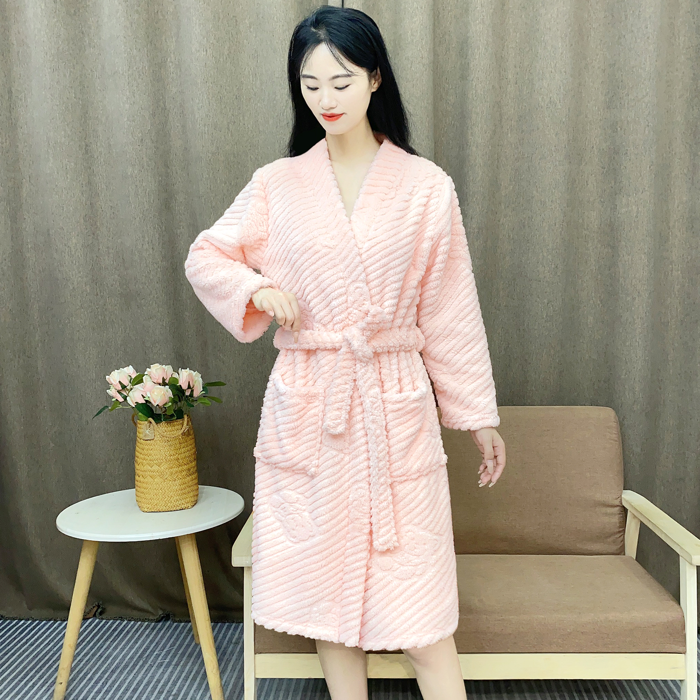 2025新款珊瑚绒睡袍女士冬季加厚四季通用法兰绒浴袍睡衣家居服