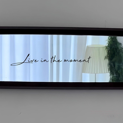 Live in the moment手写体英文活在当下镜子玻璃家居装饰贴纸墙贴