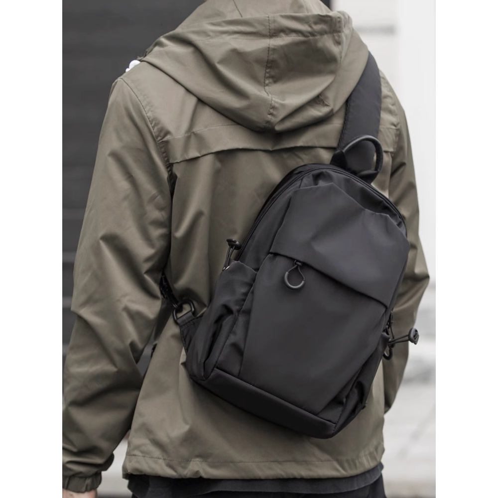 德国胸包旅行包休闲男士单肩斜挎包多功能潮牌斜背包小包潮流男包