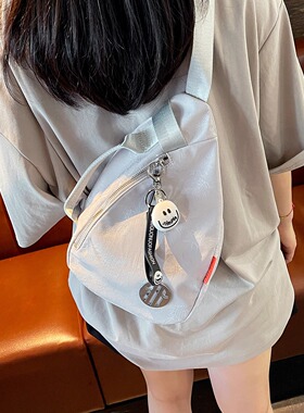 法国MKBM刺绣暗纹银色胸包女新款时尚百搭单肩包包轻便防水斜挎包