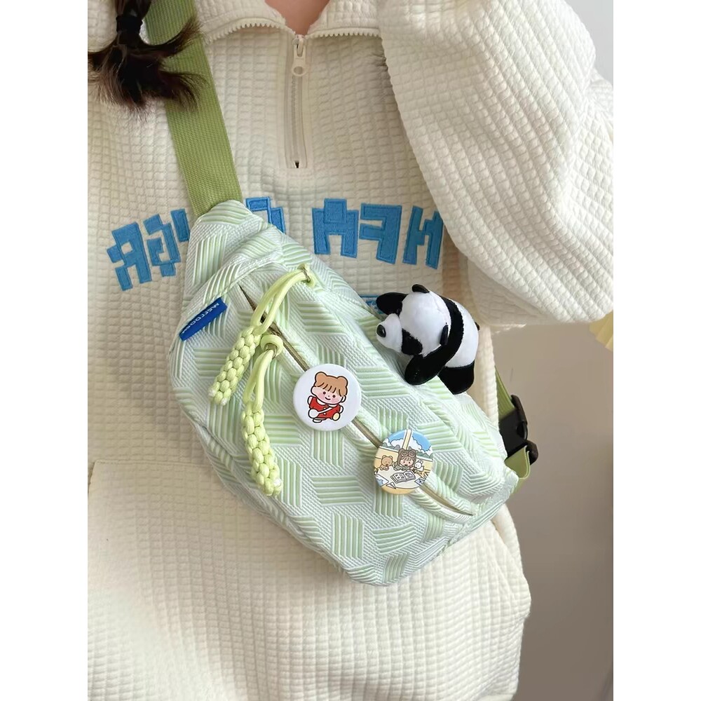 可爱小众斜挎包女2024新款腰包胸包今年流行包包森系小挎包饺子包
