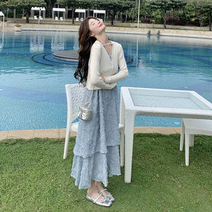 针织罩衫流苏吊带连衣裙套装女春装新款超好看海边度假长裙两件套图片
