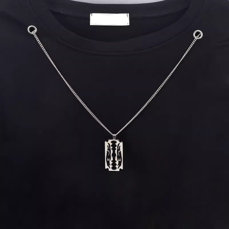 双扣吊坠衣服链潮款T恤卫衣个性挂链钛钢防水刀片数字人脸衣领链