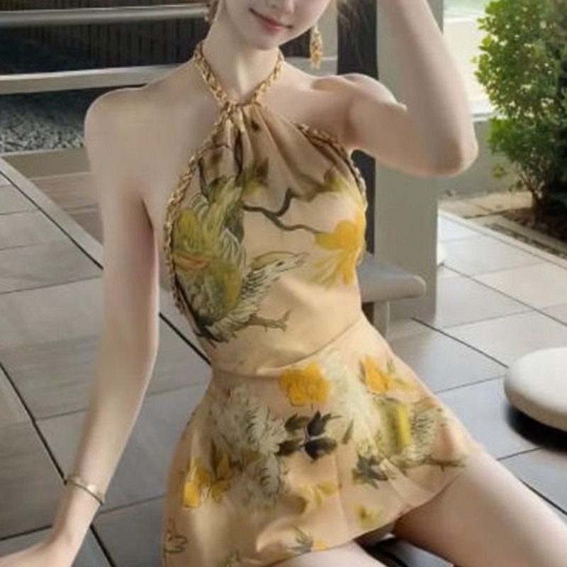 性感复古辣妹设计碎花挂脖背心女