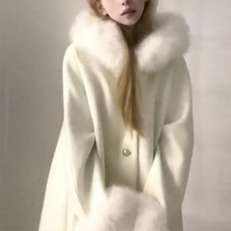 毛领斗篷白色夹棉加厚毛呢外套女秋冬季气质时尚中长款高级感大衣