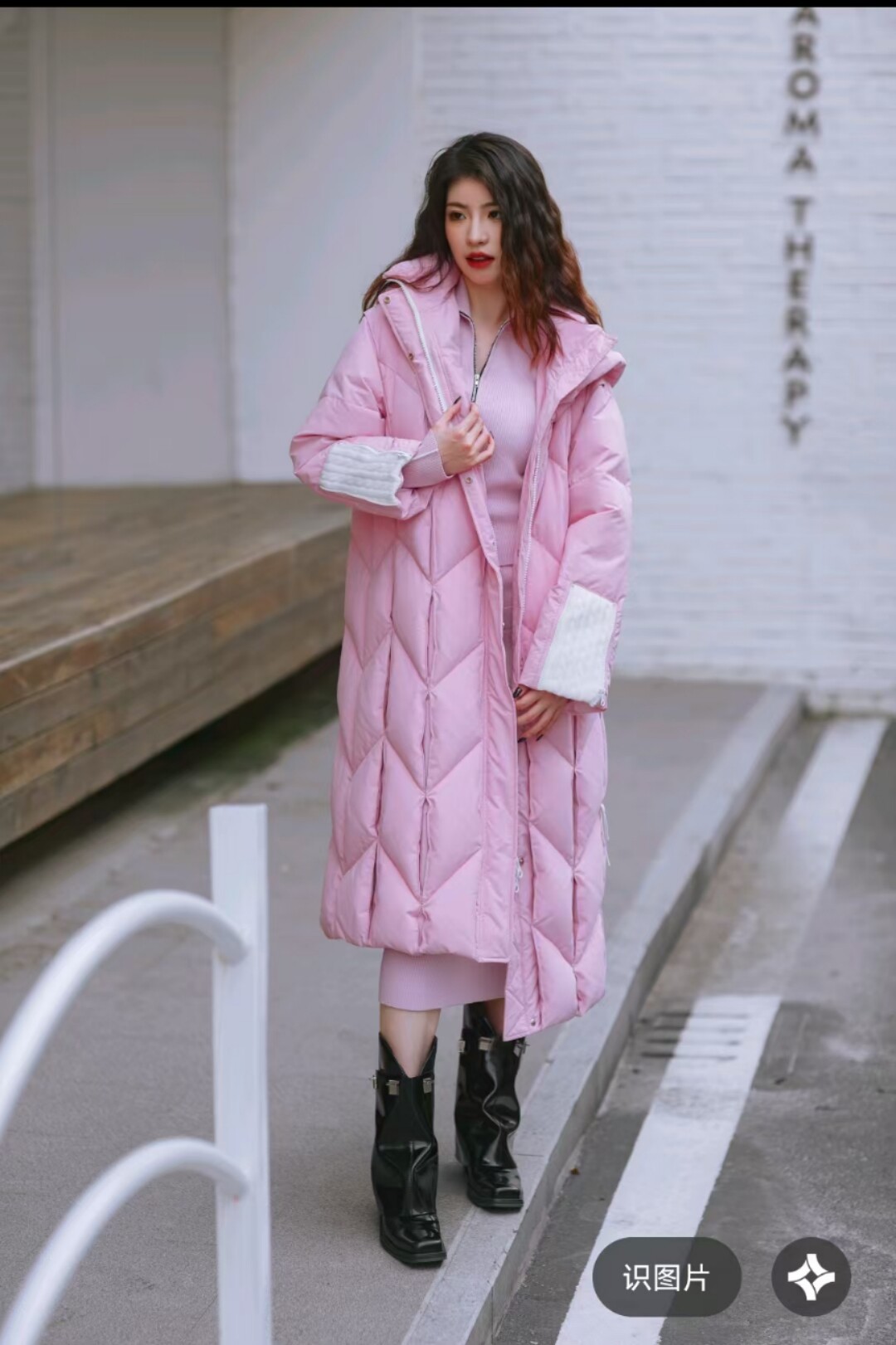GUC设计师款粉色连帽羽绒服女2024冬装宽松加厚保暖长款外套