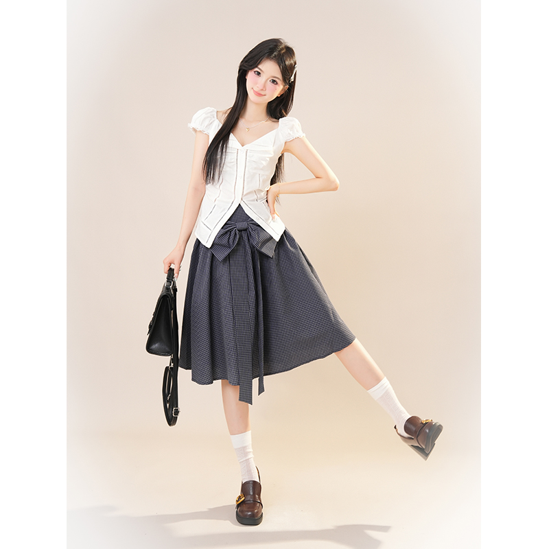 韩系翻领蕾丝泡泡袖高级感衬衫上衣+藏青色格纹蝴蝶结半身裙套装