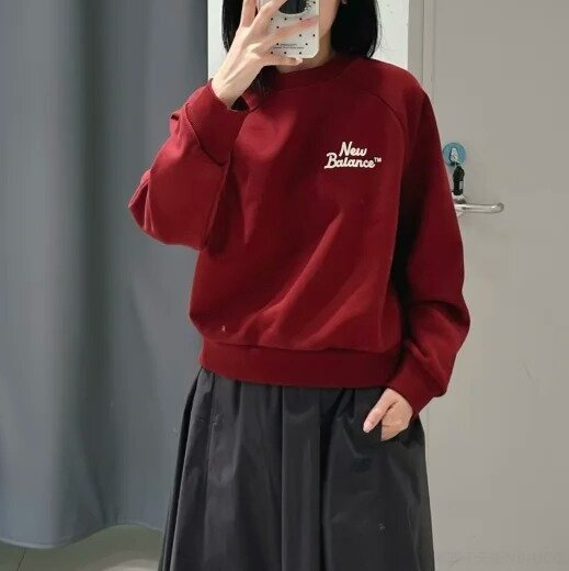 NB酒红女舒适圆领运动休闲卫衣