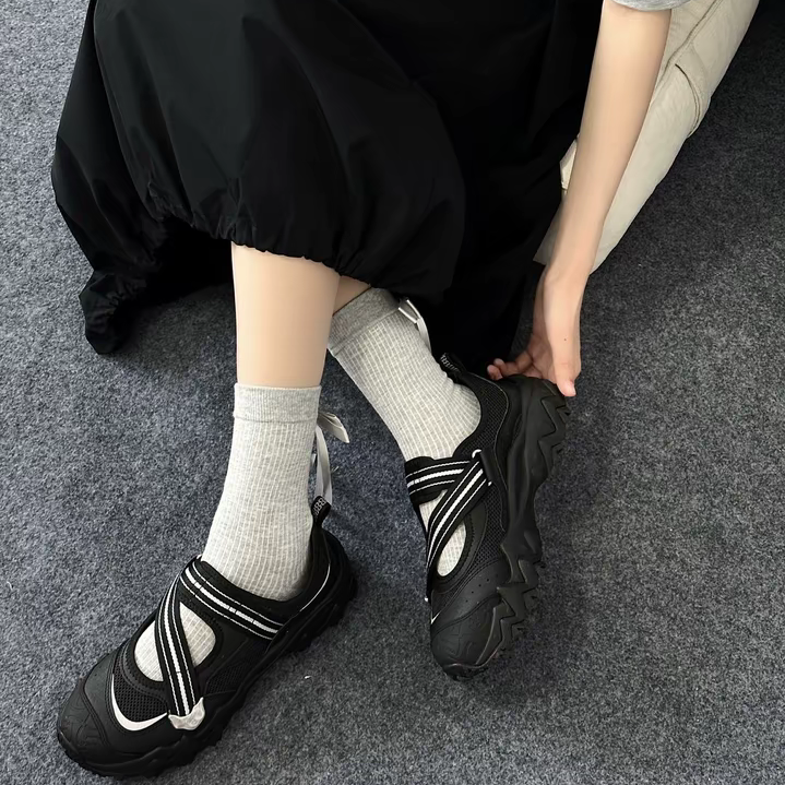 FILA斐乐欧客漫黑色女子透气玛丽珍运动鞋沙滩凉鞋F12W521403FBK