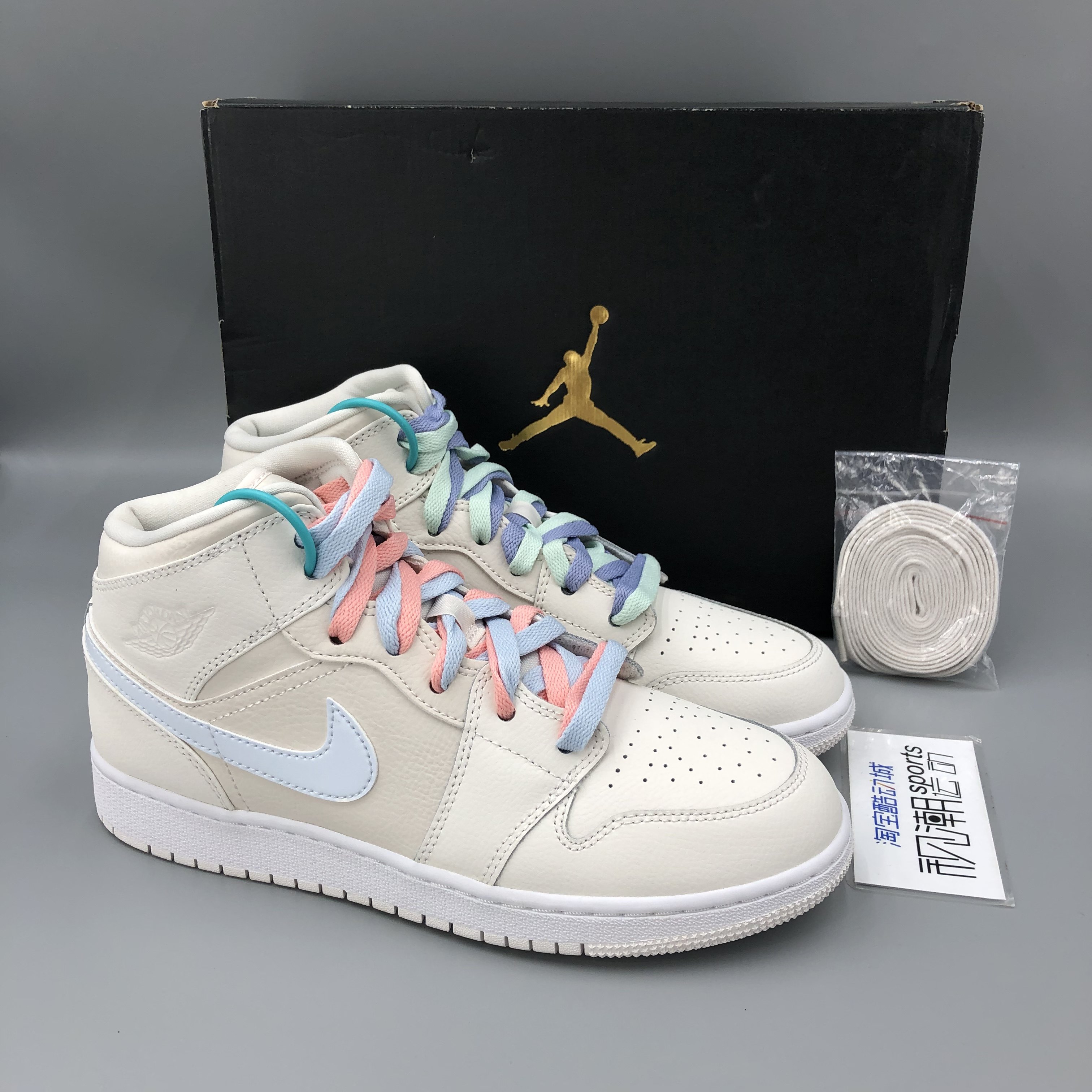 AirJordan 1Mid AJ1米白女四色鞋带鸳鸯中帮复古篮球鞋555112-035