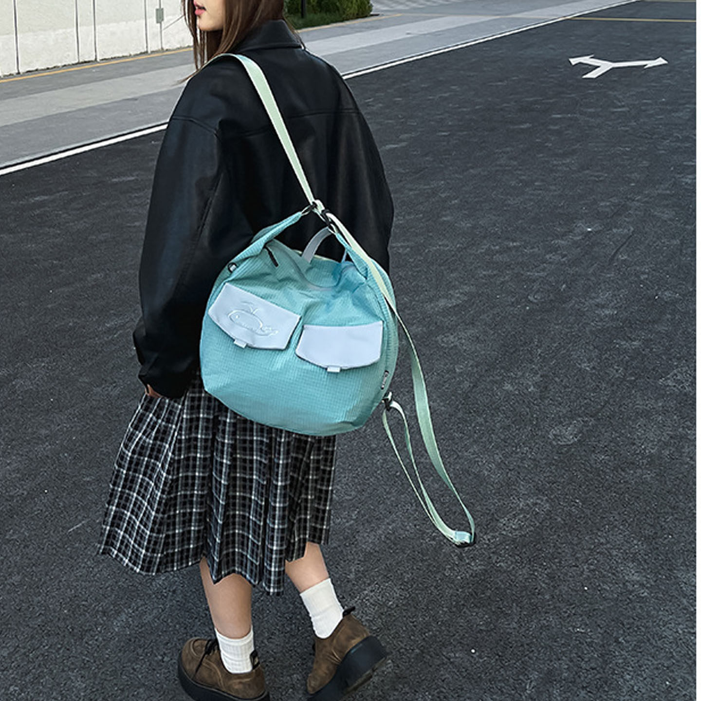 轻便防水小众多背法女包