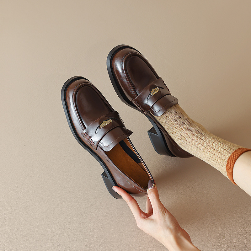 2025冬季加绒保暖新款真皮乐福鞋女漆皮单鞋粗跟内增高小皮鞋