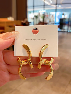 2025年新款潮金属冷淡风18K金色耳钉女小众气质夸张大耳环高级感