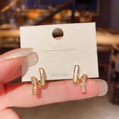 精致小巧天然贝壳小耳环女高级感轻奢时尚 百搭耳钉简约气质设计感