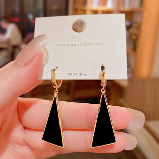 高级感冷淡风几何三角形耳坠女法式复古气质耳扣式耳环2025年新款