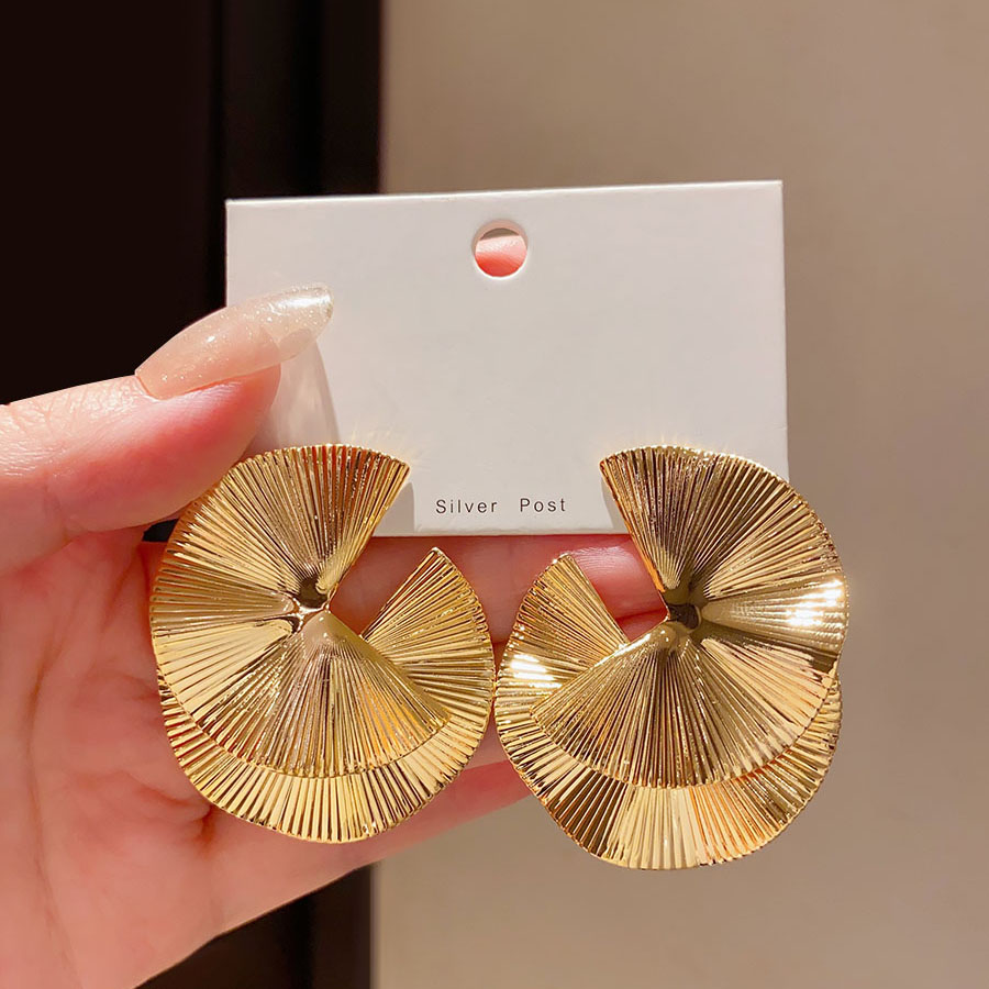 18K金色设计感夸张扇形耳钉欧美