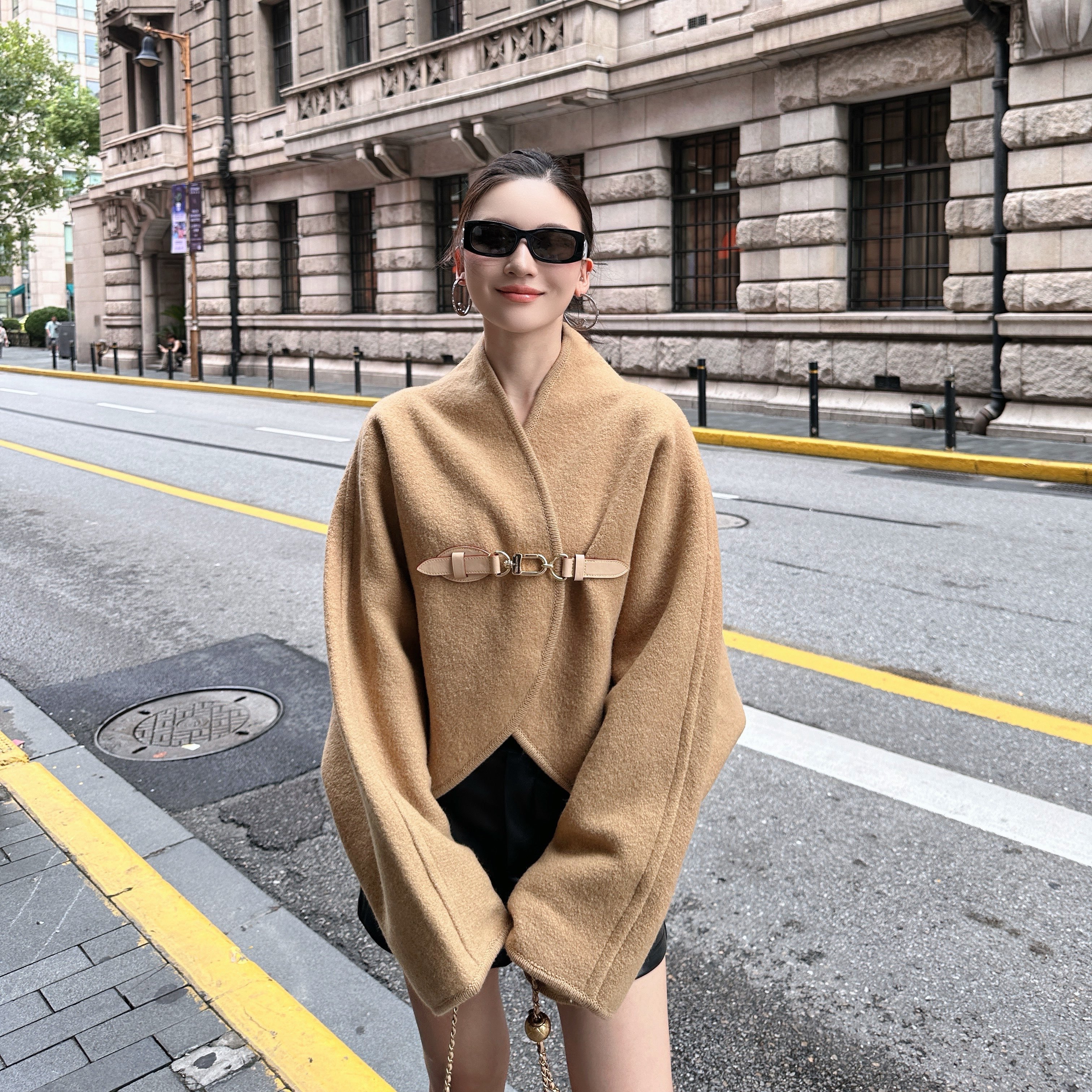 Mystical Beauty绵羊毛蝙蝠袖披肩皮扣斗篷大衣外套