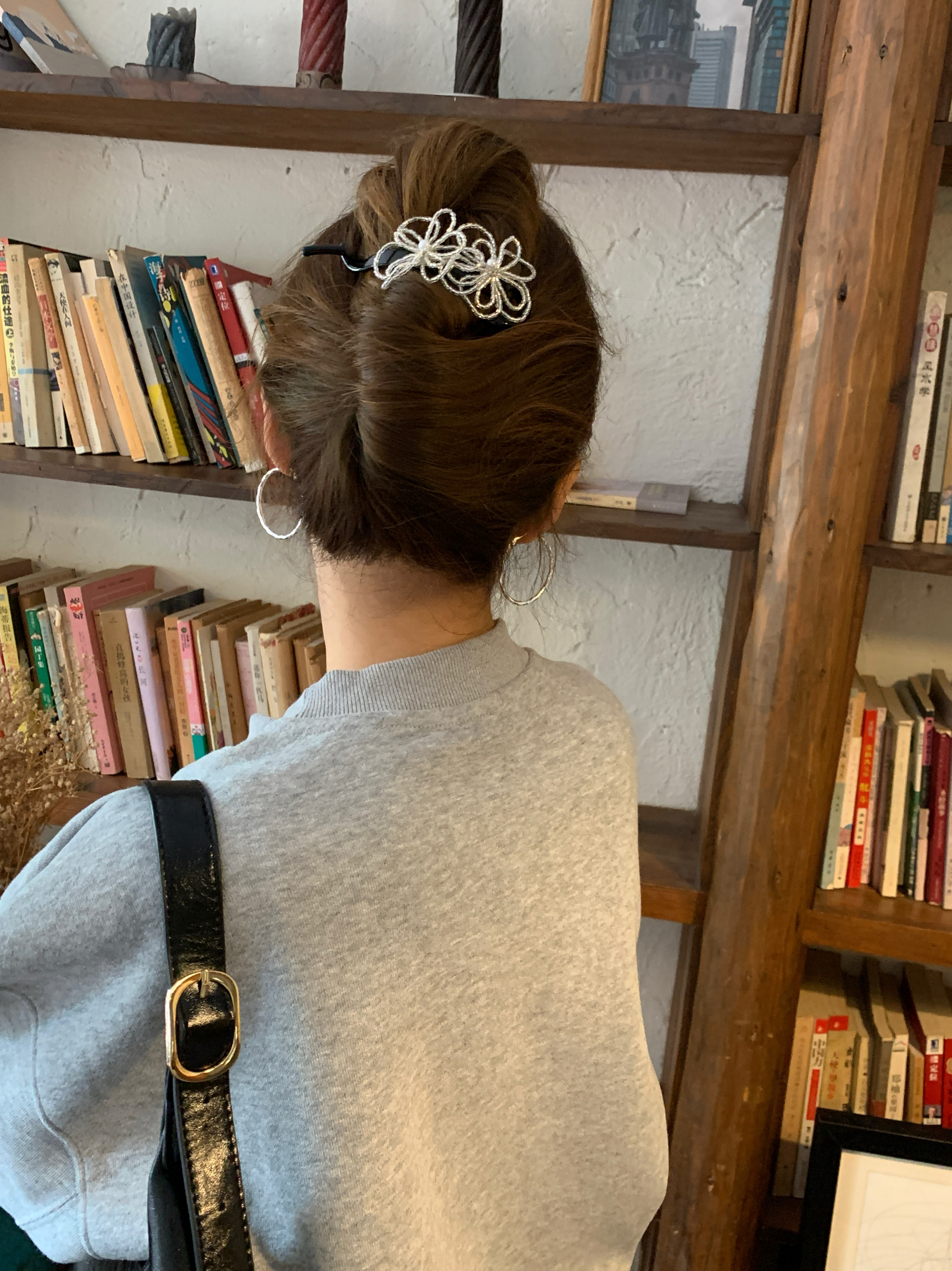 韩国高级感串珠花朵珍珠扭扭夹2025新款气质轻奢后脑勺盘发夹女
