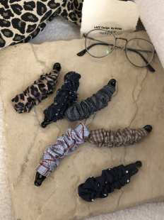 韩国高级感格纹布艺褶皱香蕉夹2025新款 气质少女高马尾扎发夹女